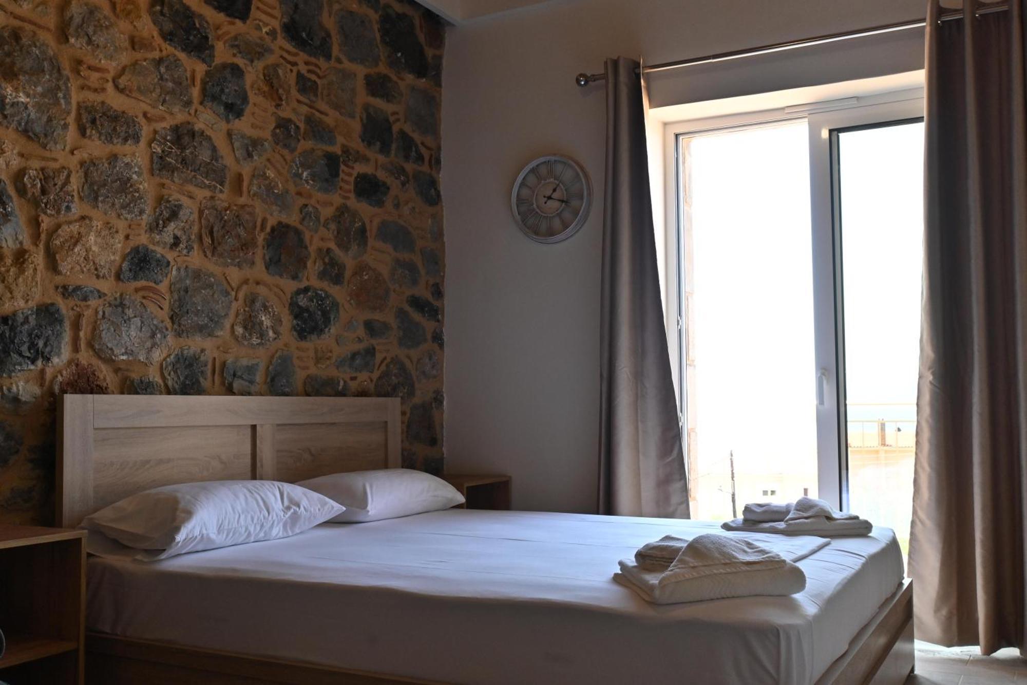 Lithino Rooms Kalamata Exterior foto