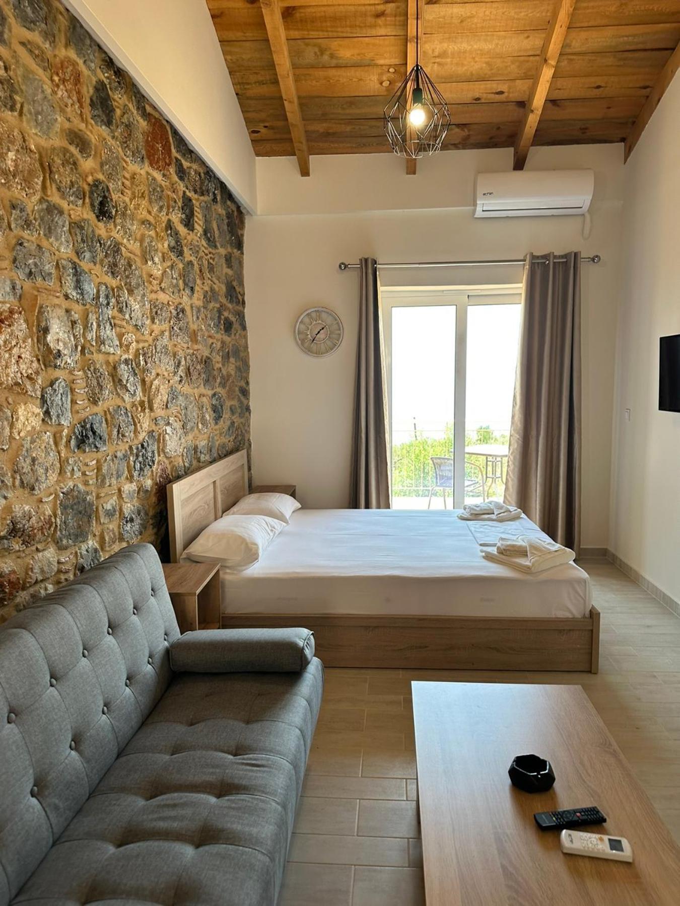 Lithino Rooms Kalamata Exterior foto